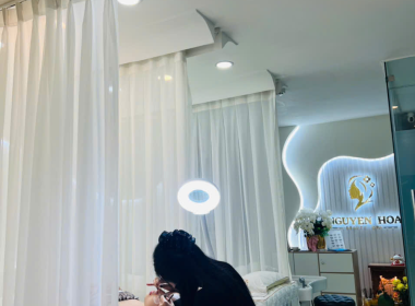 Hậu quả khi tự ý nặn mụn, peel da tại nhà và giải pháp phục hồi tại Nguyễn Hoa Spa